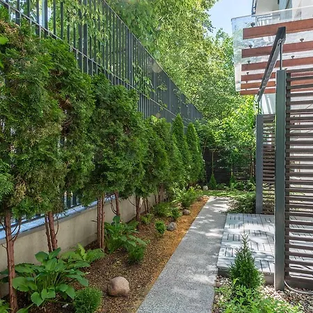 Powisle With Garage Apartment *