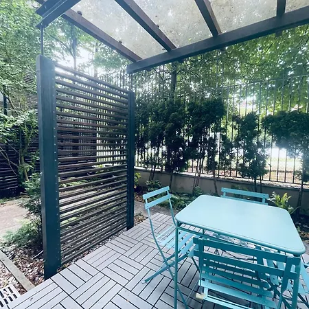 Powisle With Garage *