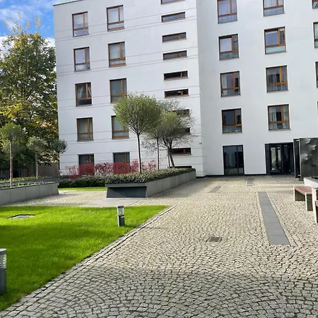 Powisle With Garage *